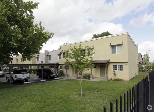 Northland Village Apartments Sacramento Ca Apartments Com