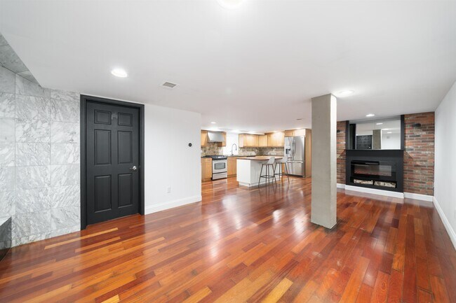 Foto del edificio - 344 Paterson Plank Rd