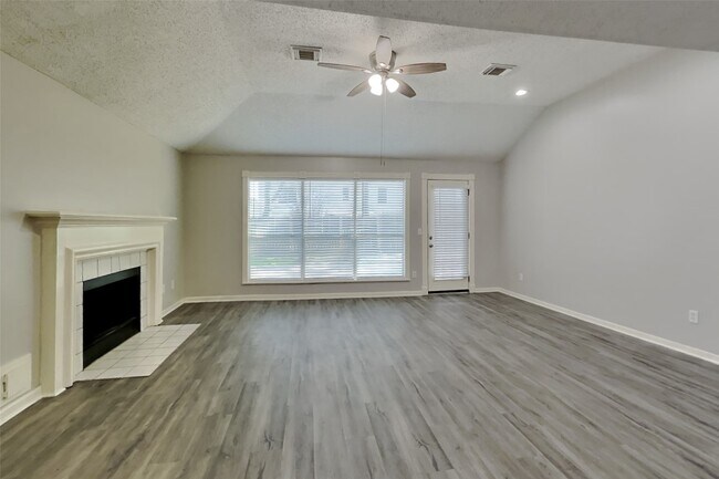 Foto del edificio - 8823 Stoney Bend Dr