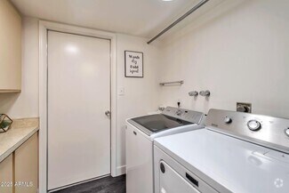Building Photo - 2115 E Balboa Dr