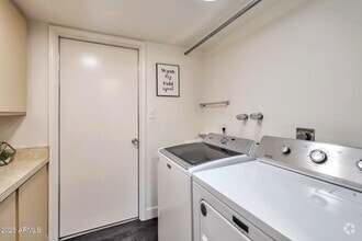 Building Photo - 2115 E Balboa Dr