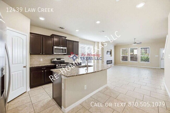 Foto del edificio - 12439 Law Creek