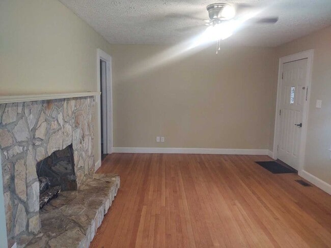 Building Photo - 911 Mark Dr