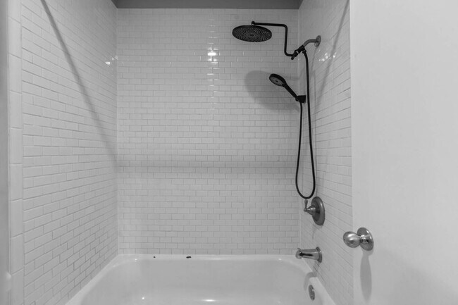 Foto del edificio - 5116 Canadian Ave