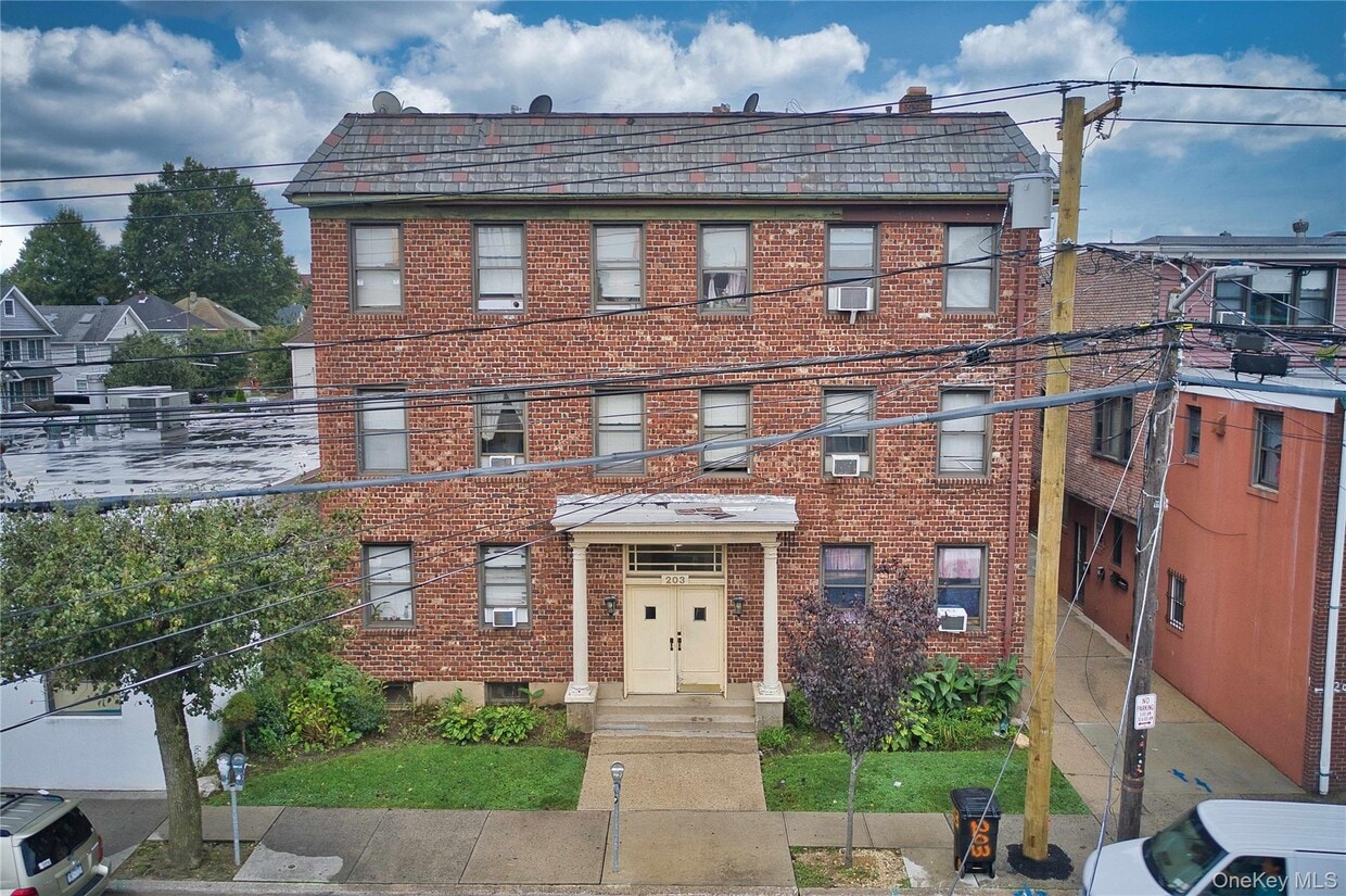 Primary Photo - 203 Willis Ave
