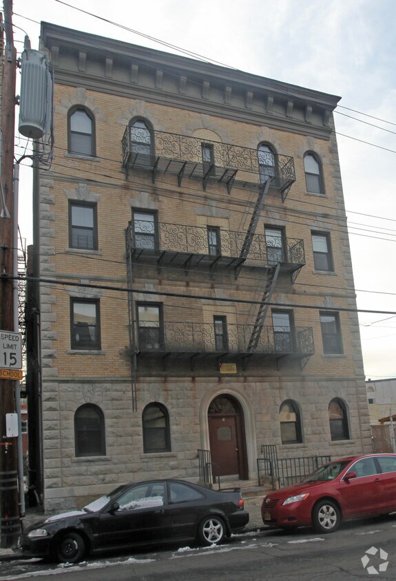 Foto del edificio - 9 N Bleeker St