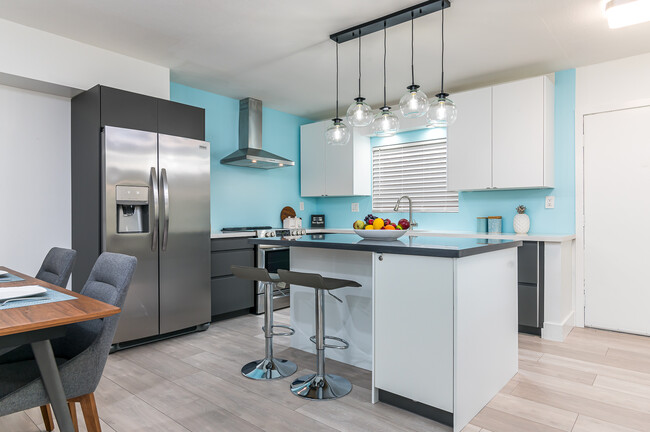 Kitchen - 261 Deer Creek Blvd