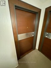 Building Photo - 10 Capreol Ct