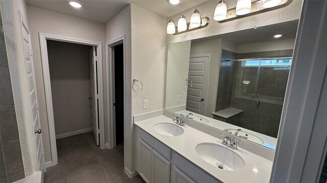 Foto del edificio - 221 Harper Ridge Dr