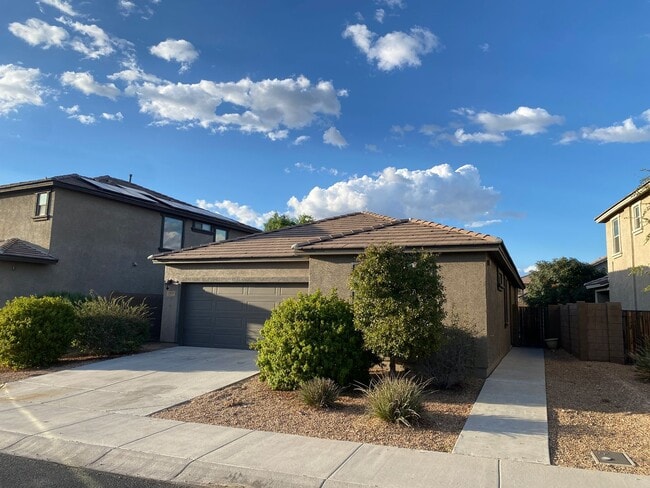 Foto del edificio - Spacious 3 Bed 2 Bath Home in Desirable Pe...