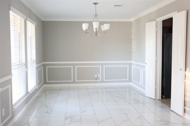 Building Photo - 6802 Claire Brook Dr