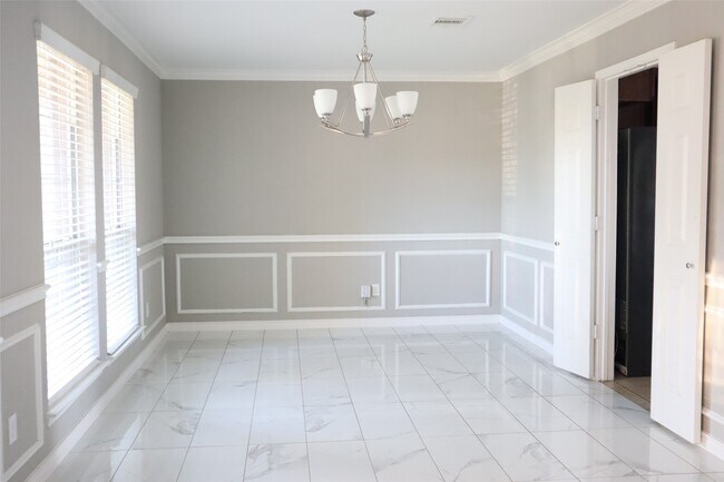 Foto del edificio - 6802 Claire Brook Dr