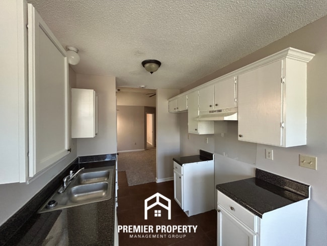 Building Photo - 7845 Shadowland Dr