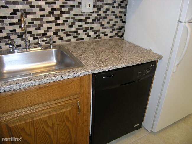 Building Photo - 2 br, 1 bath Condo - 1109 Vincent Rd