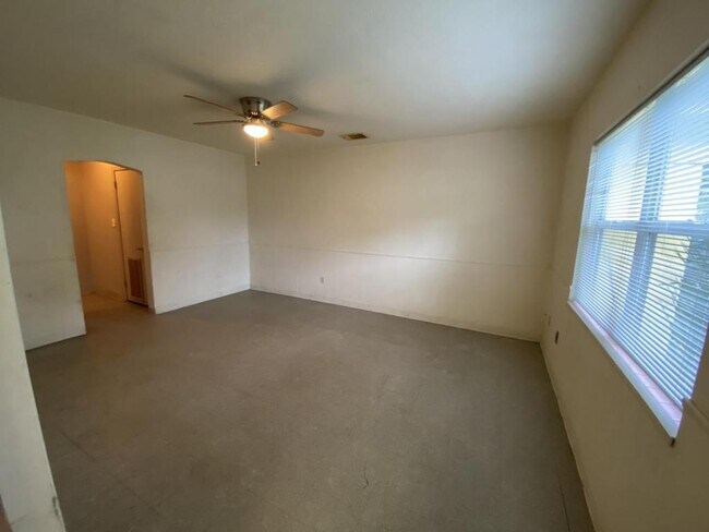 Foto del edificio - 1051 E Walnut St