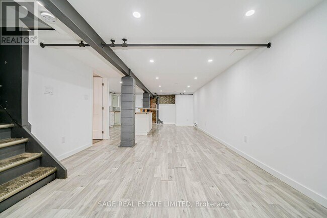 Building Photo - 10-10 Fir Ave