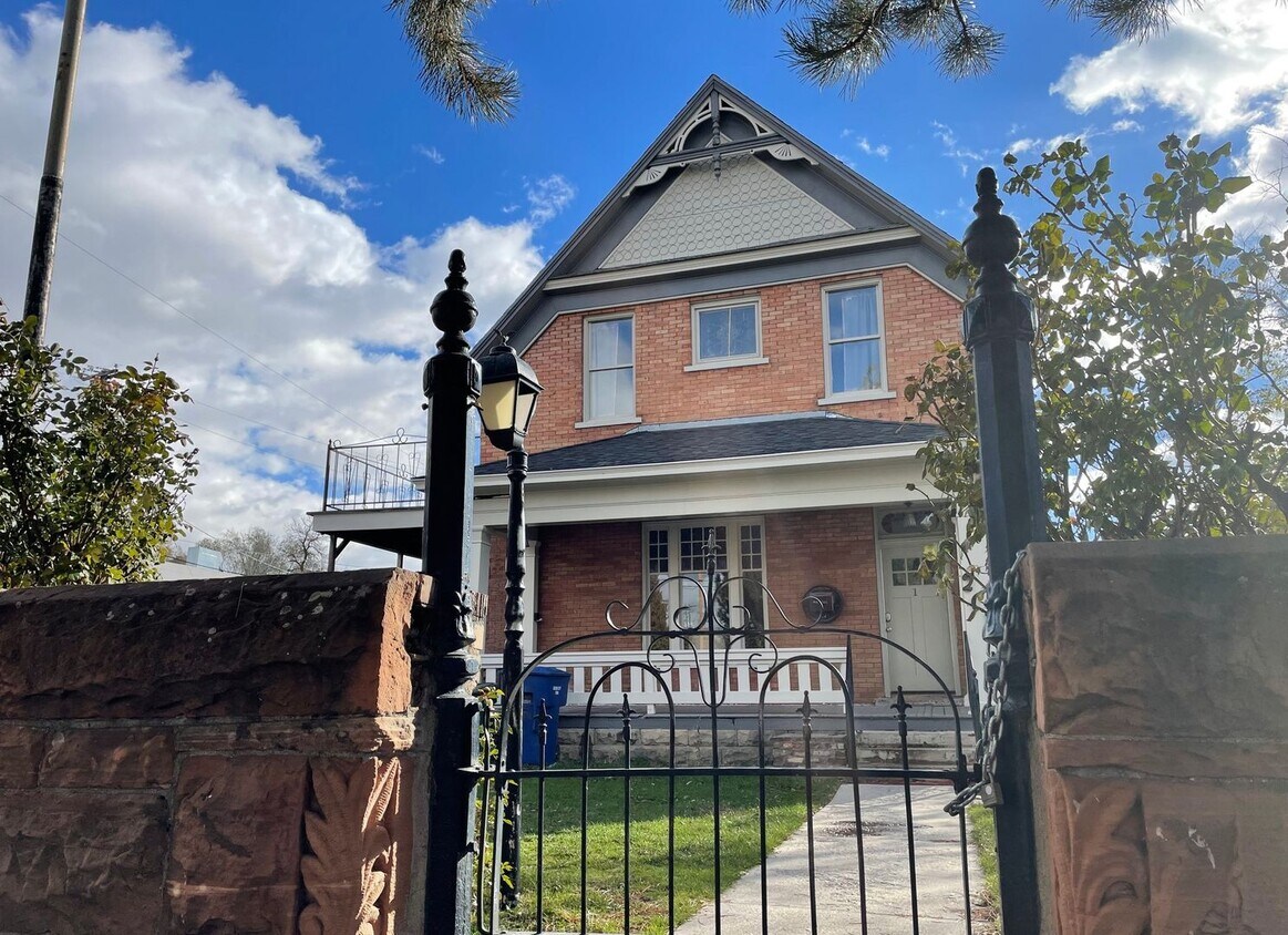 Foto principal - 261 27th St