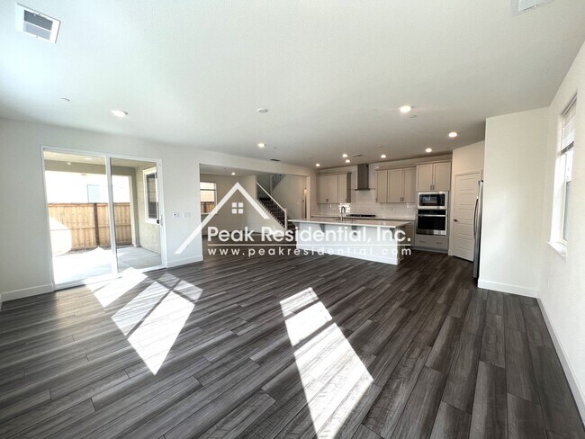 Foto del edificio - Brand New 5bd/3ba Home-Must See!