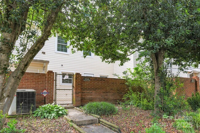 Foto del edificio - 11018 Hunter Trail Ln