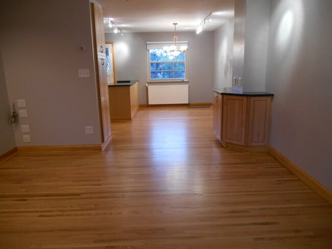 Building Photo - 1781 Kings Ct