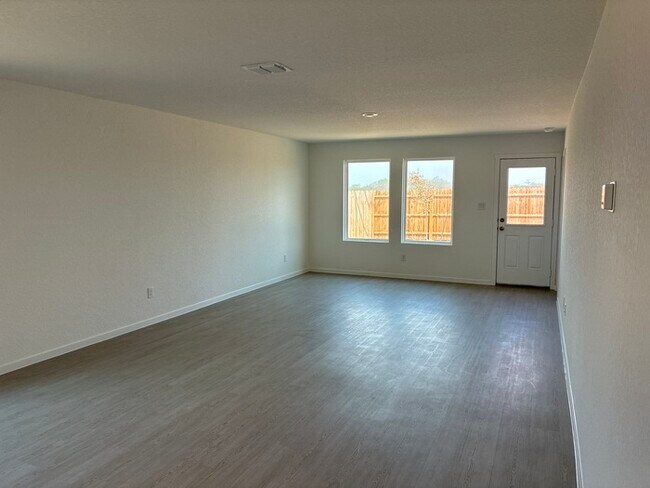 Building Photo - Charming 4 beds 2 baths in San Antonio!