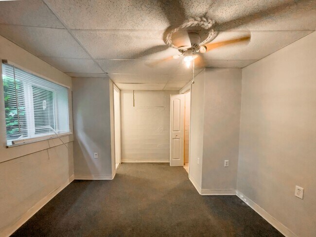 Building Photo - In-Unit Washer/Dryer