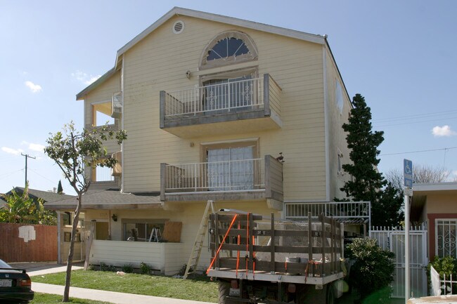 Building Photo - Sandy Cove