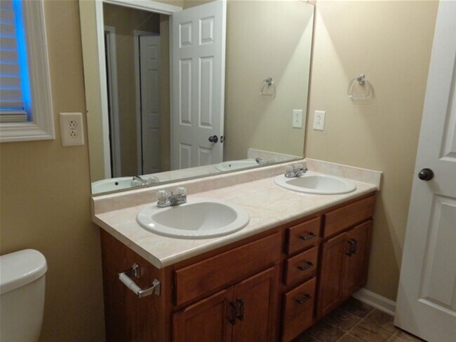 Building Photo - 2067 Blakewood Pl