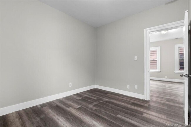 Foto del edificio - 296 Peck St