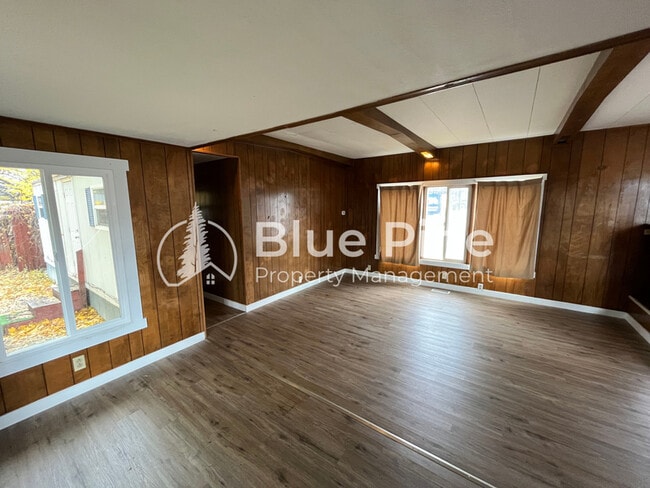 Building Photo - 925 Wilson Ave