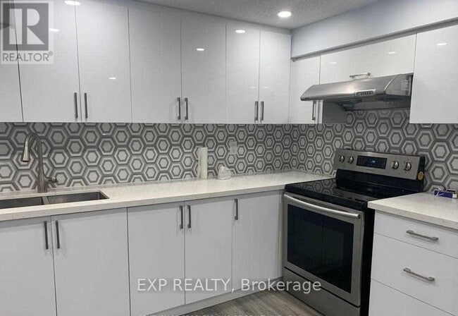 Building Photo - 2054 Kingsridge Dr