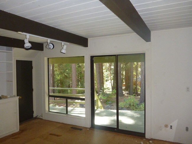 Building Photo - 4 br, 2 bath House - 859 S. Dyer