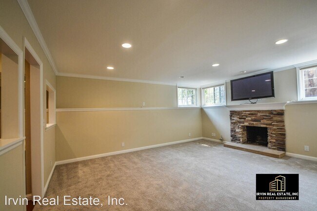 Building Photo - 4 br, 3.5 bath House - 1613 Canary Drive