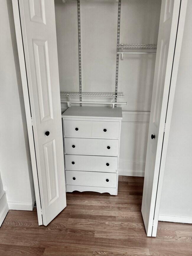 Amplio vestidor - 353 High St