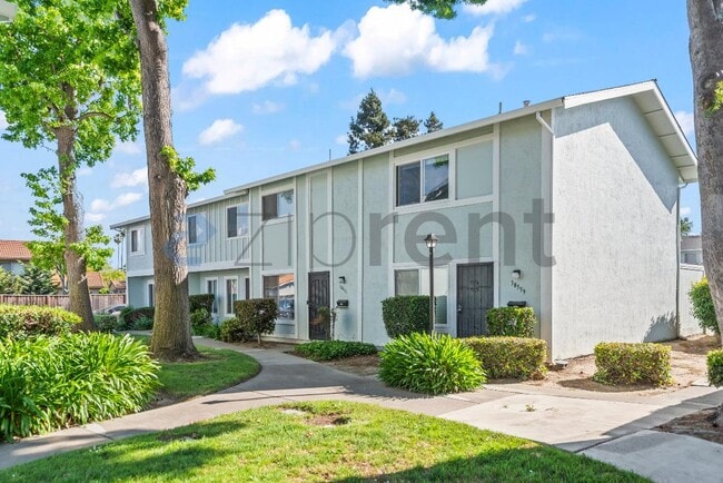 Building Photo - Unit 38605