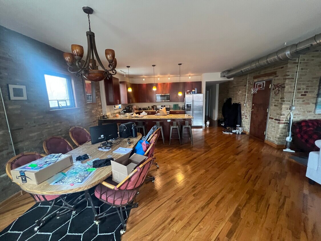 Foto principal - 2649 N Washtenaw Ave