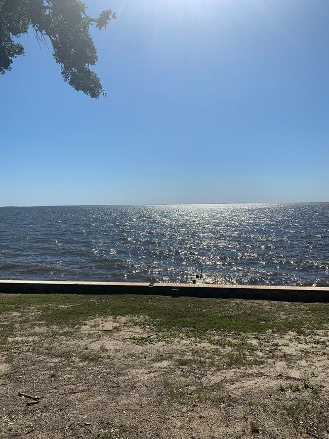 Foto del edificio - 3 Bedroom 2 Bath Home in Point Harbor Avai...