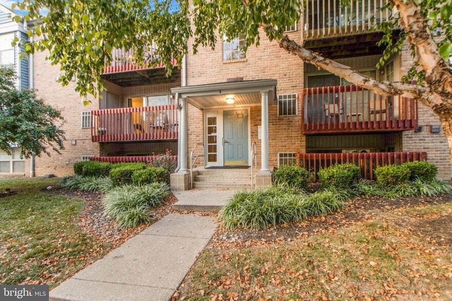 Primary Photo - 4 Banyan Wood Ct