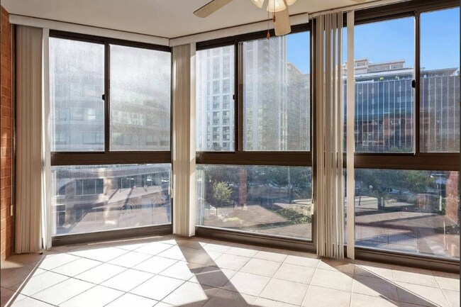 Foto del edificio - 1001 N Randolph St