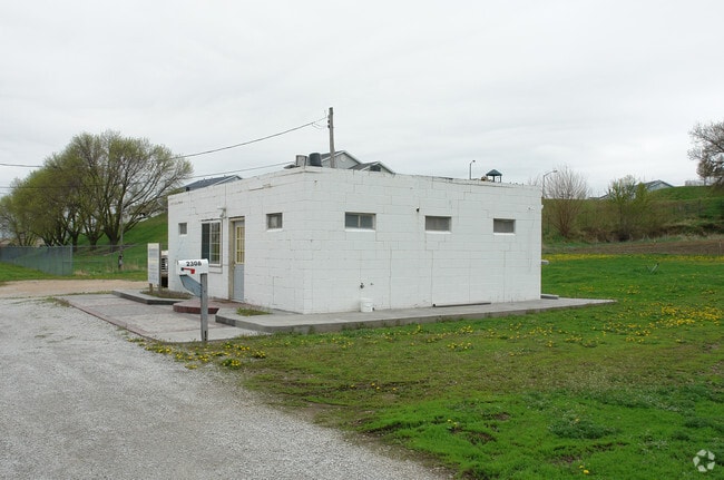 Building Photo - 2304 Lincoln Rd