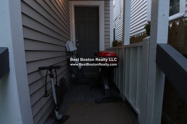 Building Photo - 429 Franklin St