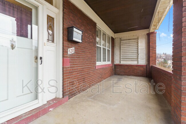 Building Photo - 328 Anthony St