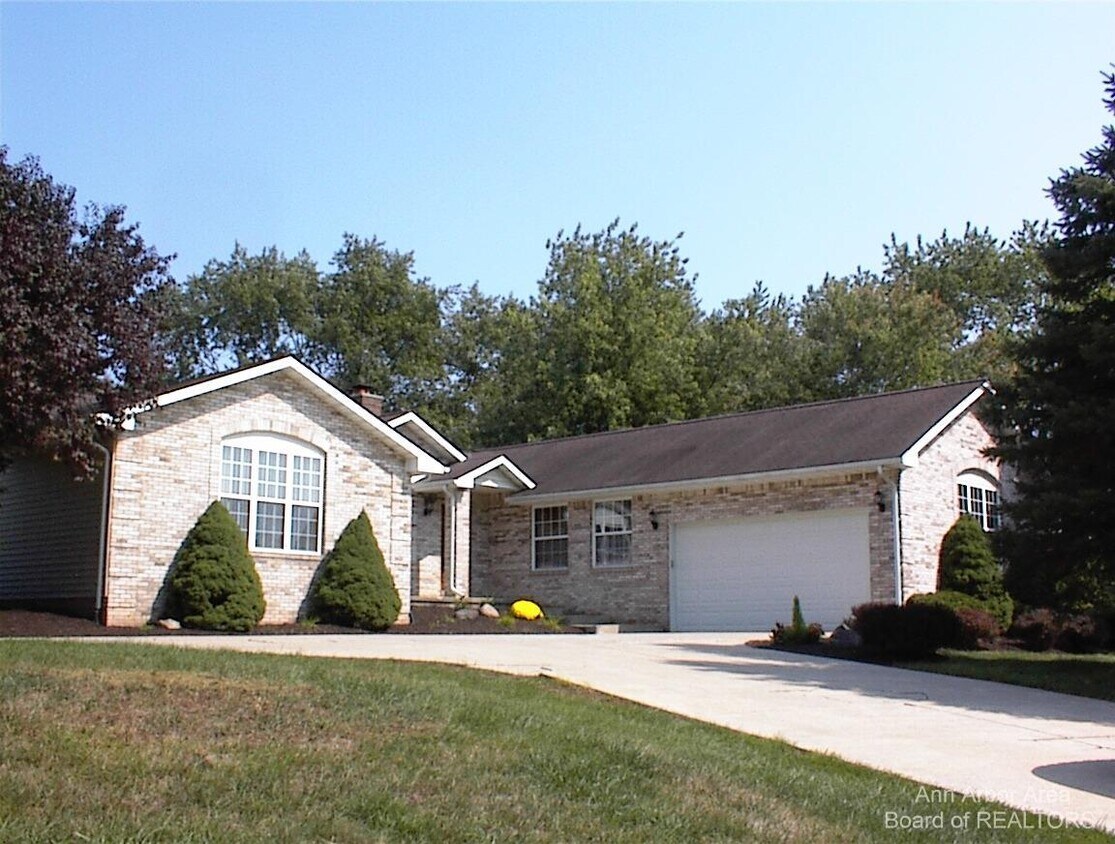 1190 Landsend Ln, Saline, MI 48176 House for Rent in Saline, MI