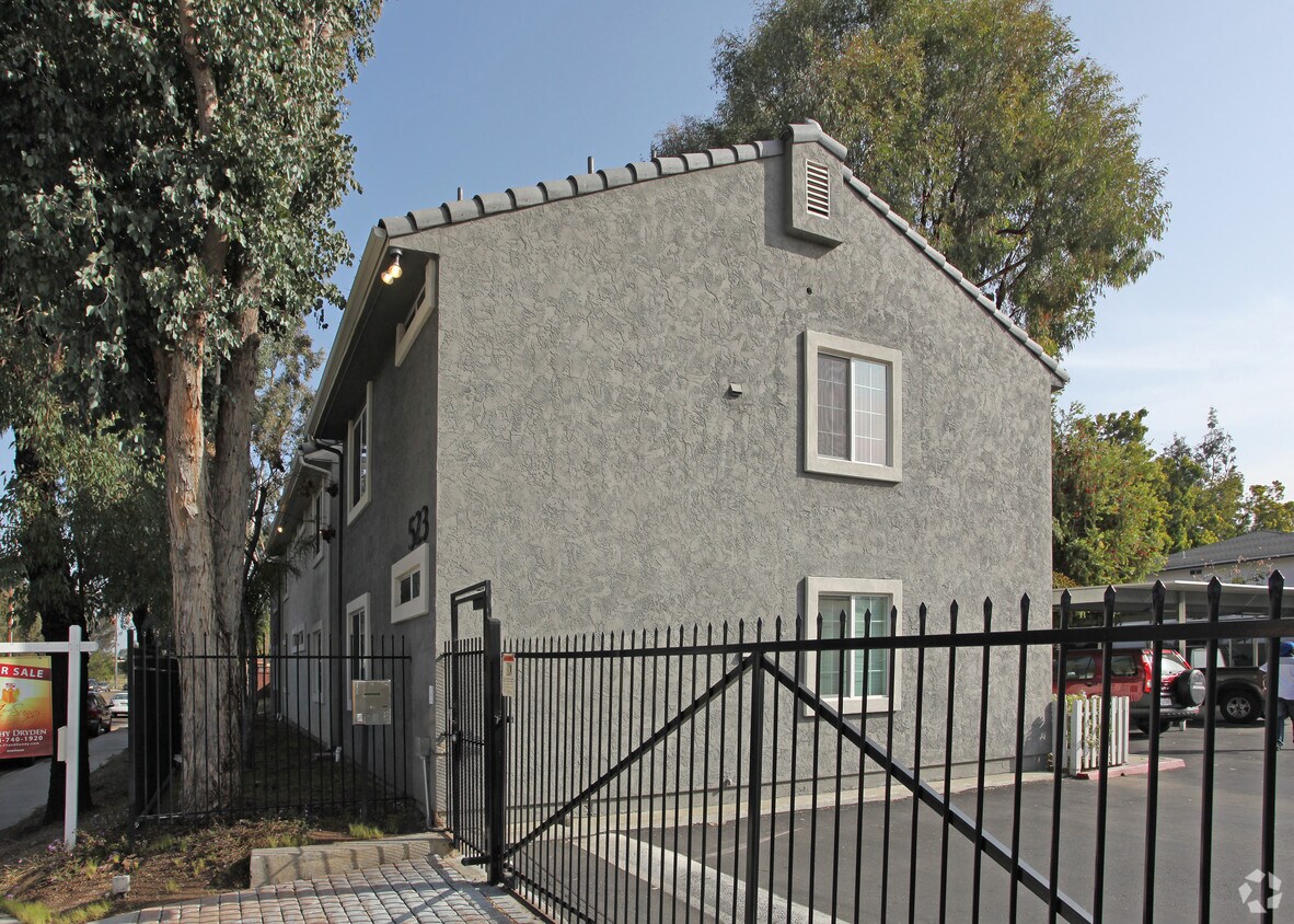 Primary Photo - Ponderosa Apts