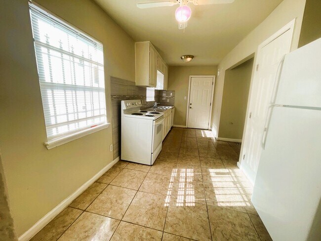 Foto del edificio - 3815 Drew St