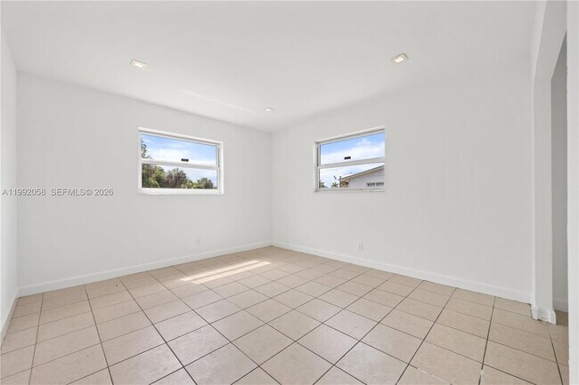 Foto del edificio - 608 SW 16th Ave