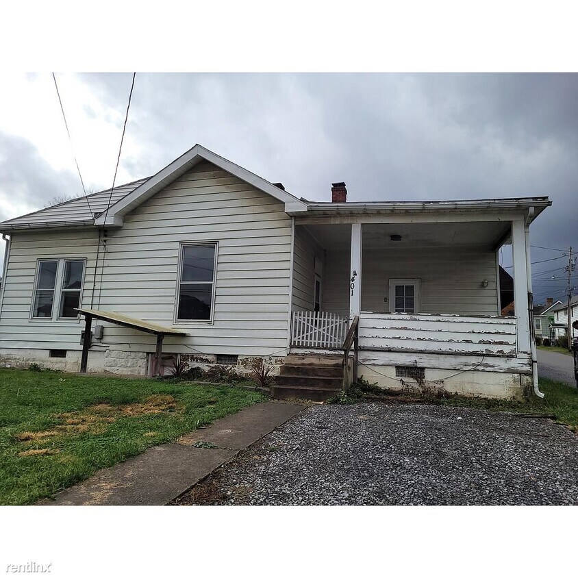2 br, 1 bath House 401 Pike Street House Rental in Barrackville, WV
