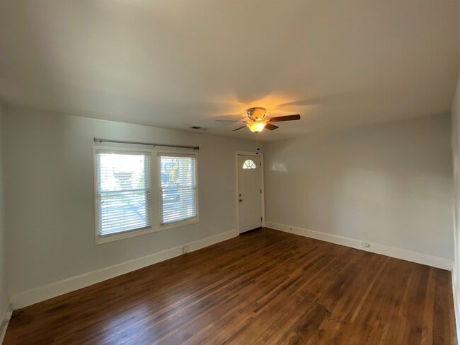 Foto del edificio - A0U02-1728 &amp; 1730 Matheson Ave.