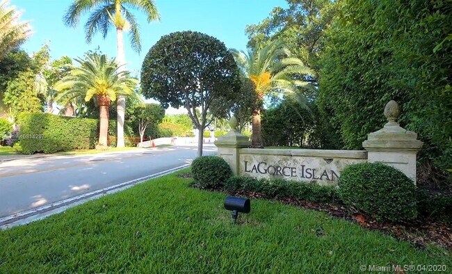 Foto del edificio - 6685 Sheffield Ln