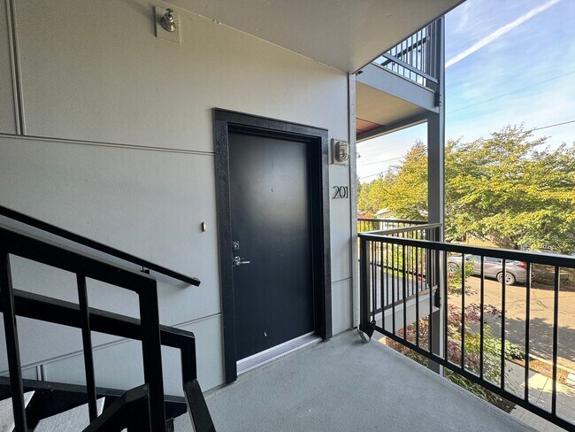 Foto del edificio - Beautiful 2 bedroom, 1 bathroom Condo in N...
